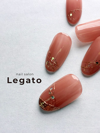 テラコッタカラーにゴールドニュアンスを効かせた秋の大人ネイルデザイン｜nail salon Legato